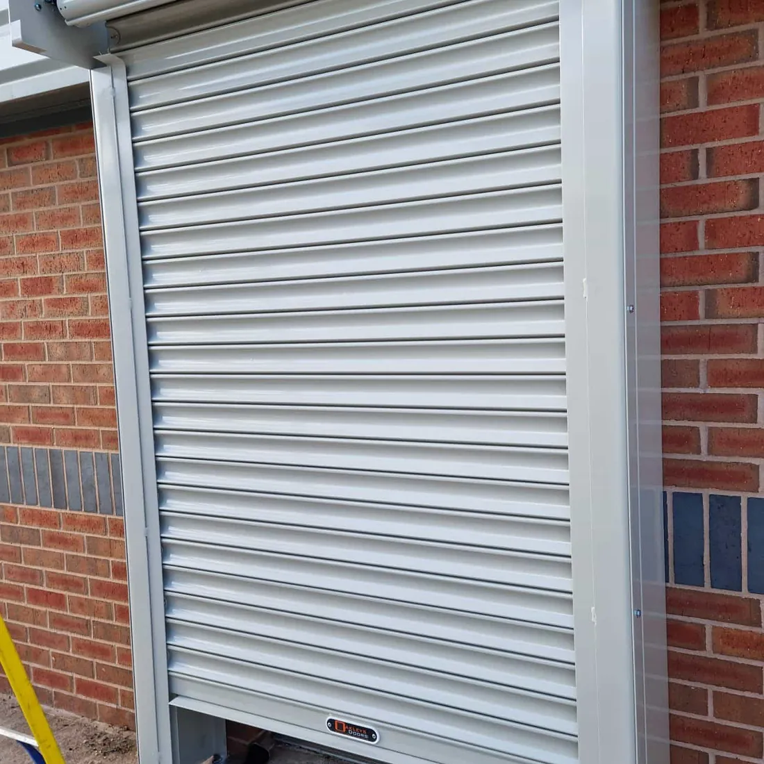 Roller shutter door