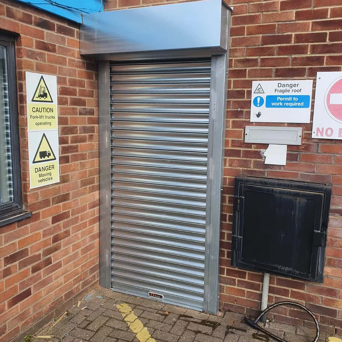 Galvanised electric roller shutters