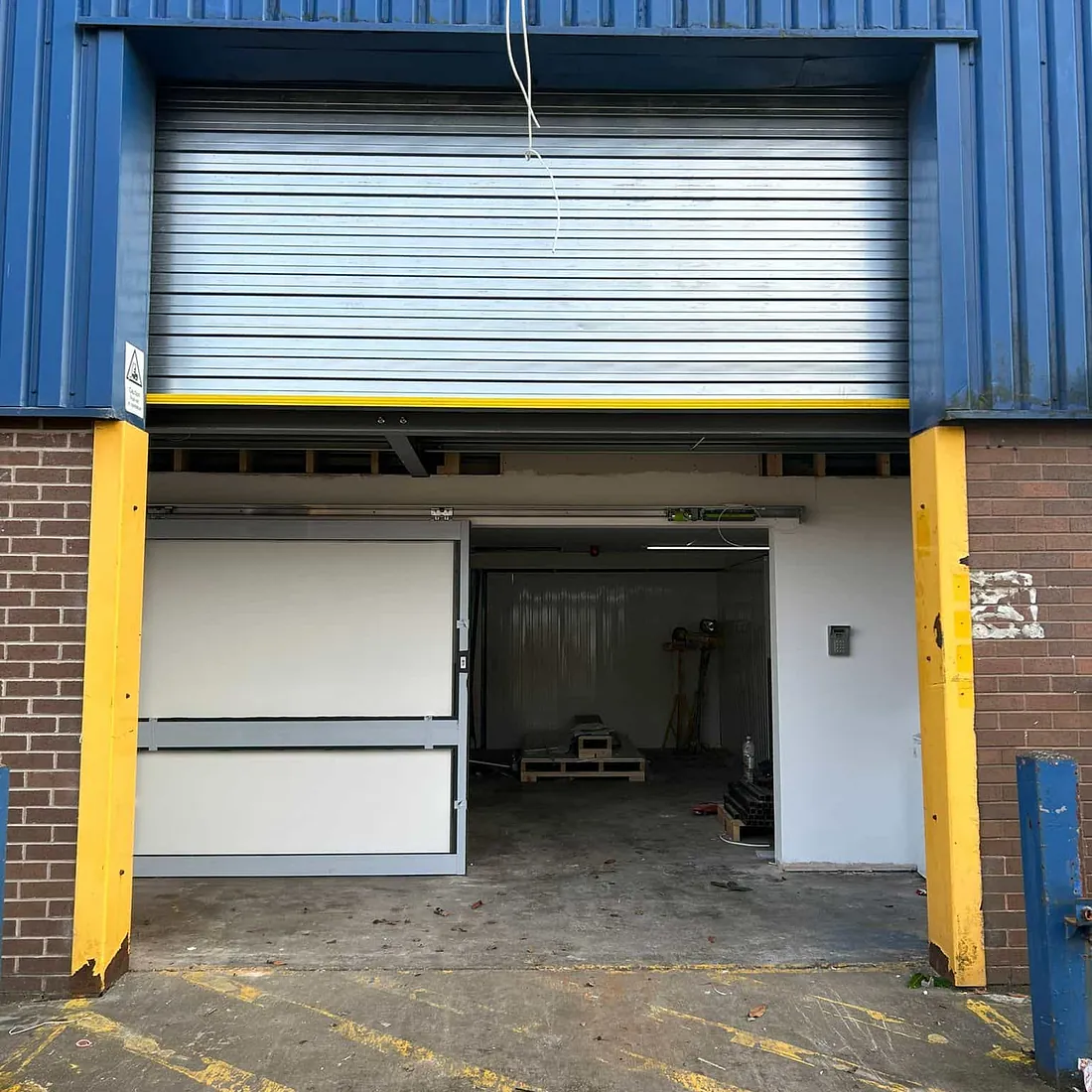 Galvanised roller shutter
