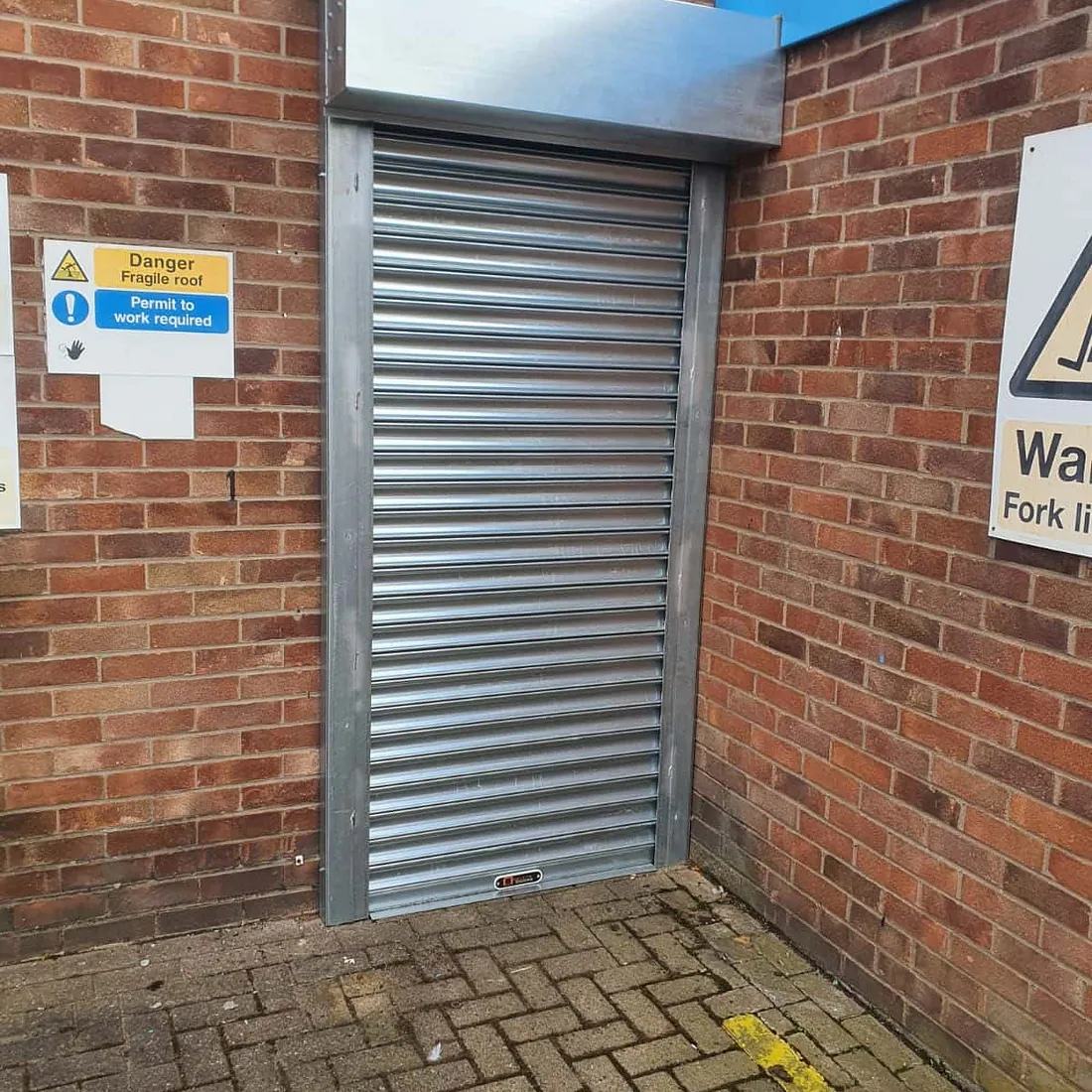 Galvanised electric roller shutters
