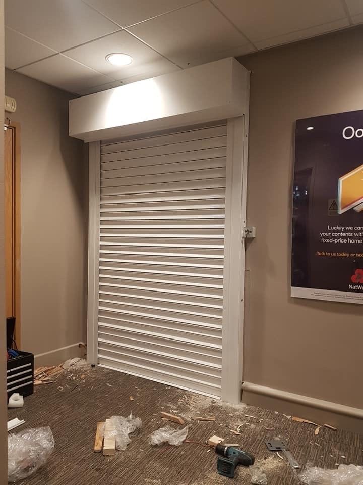 Internal white roller shutter