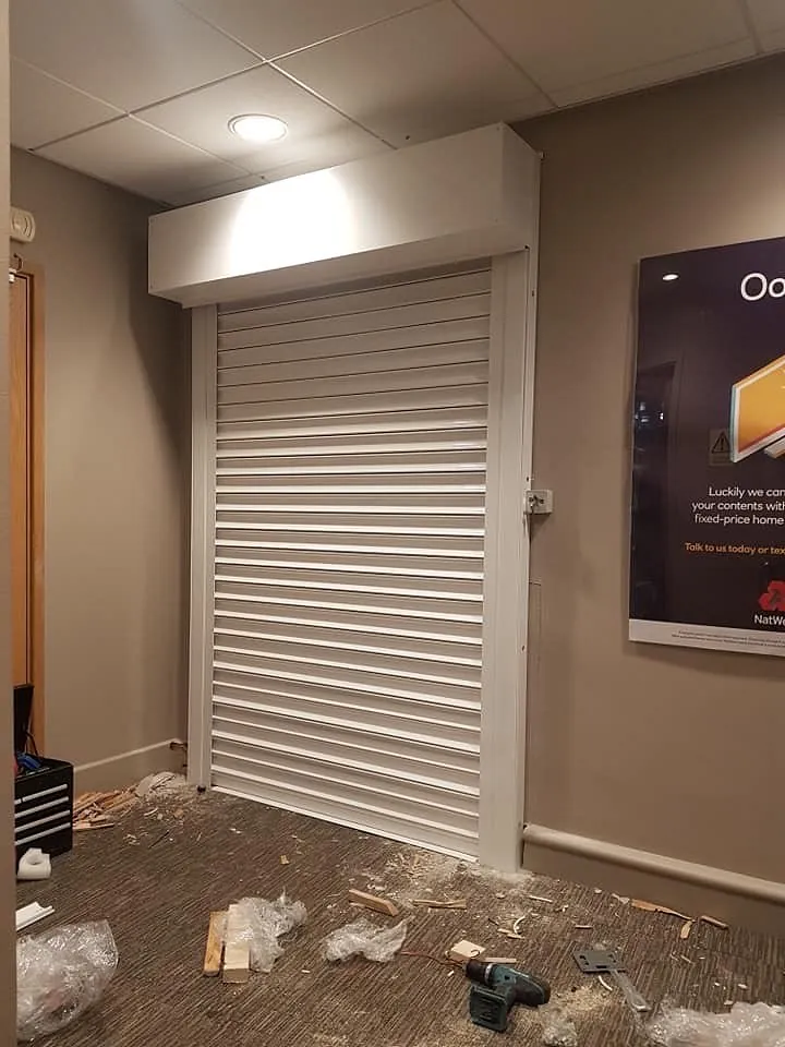 Internal white roller shutter