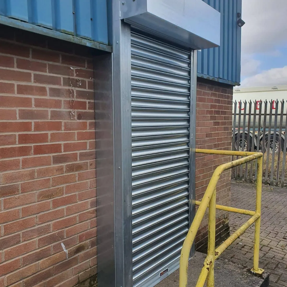 Galvanised electric roller shutters